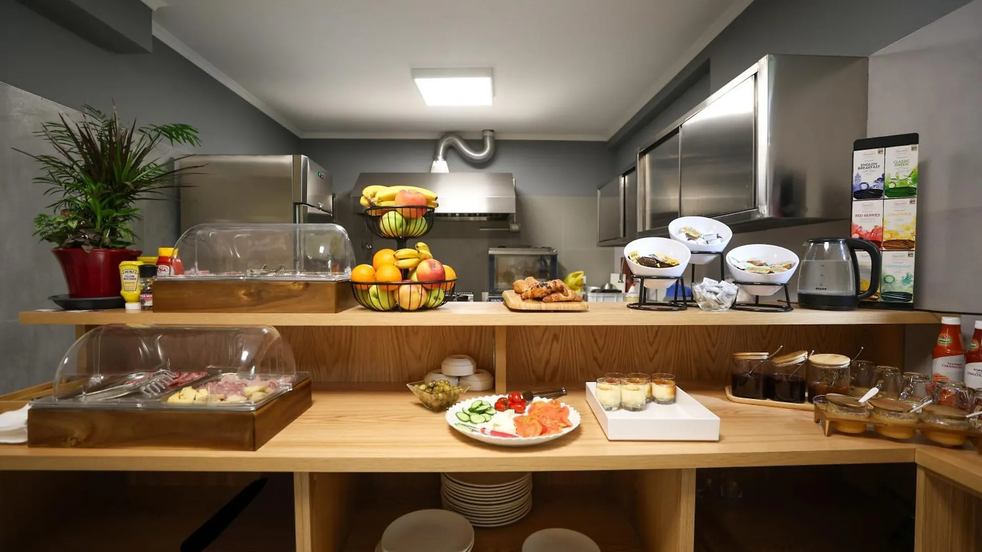 Garden Boutique Hotel Tirana 4*,