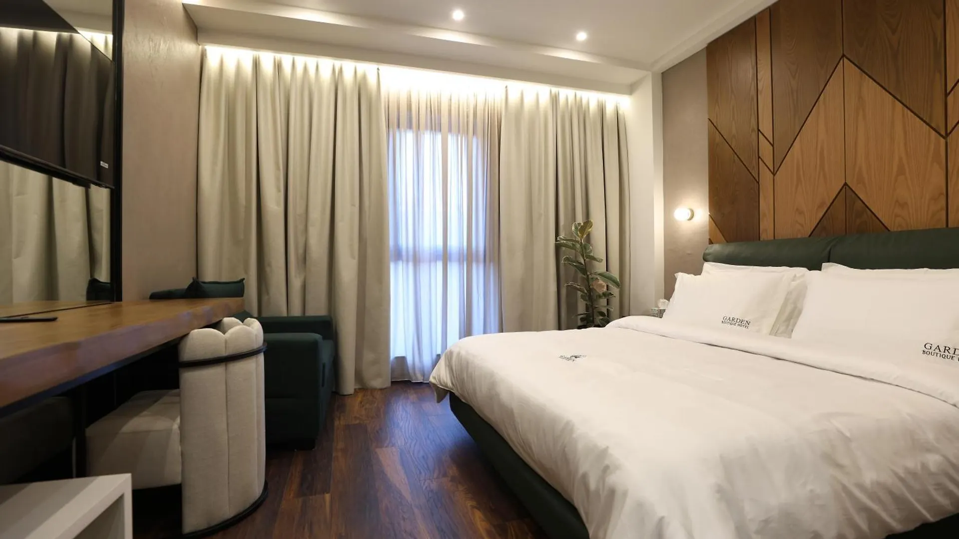 Garden Boutique Hotel Tirana 4*,