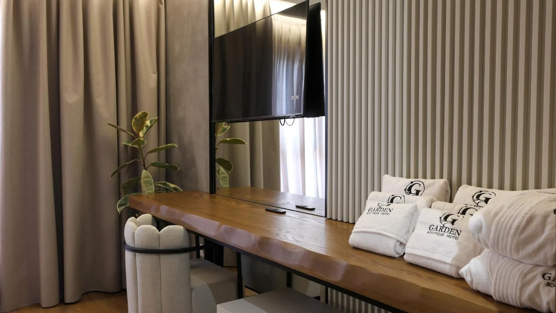 Garden Boutique Hotel Tirana 4*,